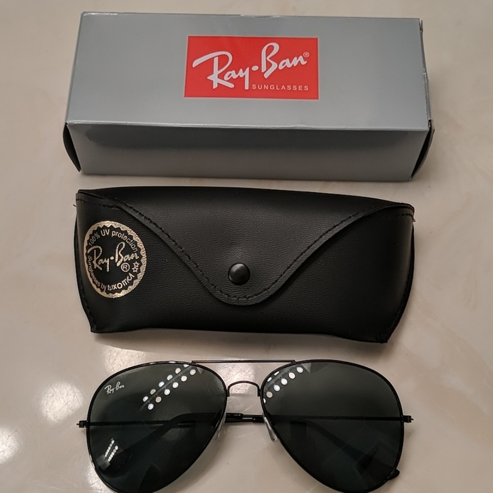 Ray-Ban Black Aviators new in box
